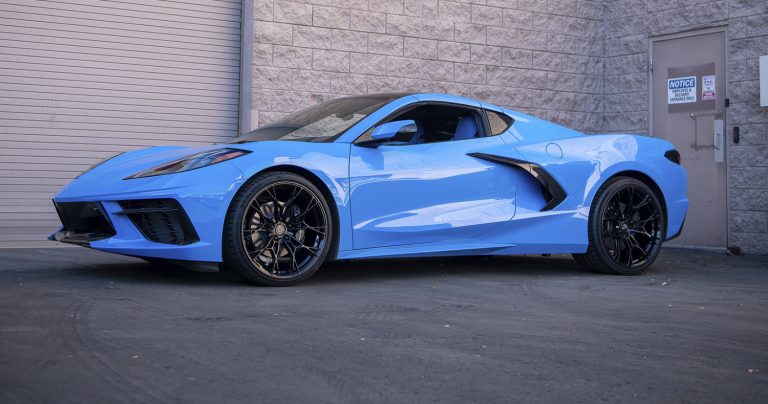 Rapid Blue Corvette C8 with 20/21-Inch VR Forged D01 Wheels