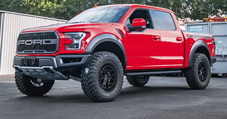 Ford Raptor with 20-Inch Forged Monoblock D02 Wheels