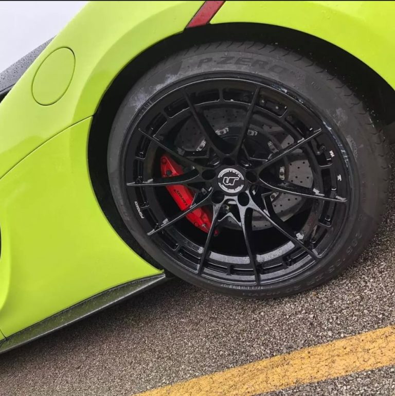 VR Forged D03-R Monoblock Black Wheels on Acid Green McLaren 570S