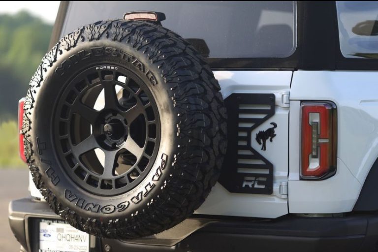 Ford Bronco Badlands with 37s and VR Forged D14 20-Inch Wheels
